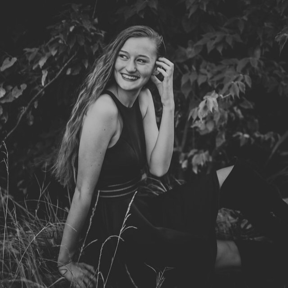 Meet your Posher, Elise